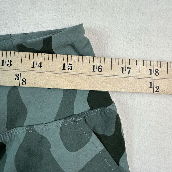 Mountain Hardwear Shorts Womens Large Green Camo DYNAMA 2 Shorts Stretch Pull On - Picture 2 of 10